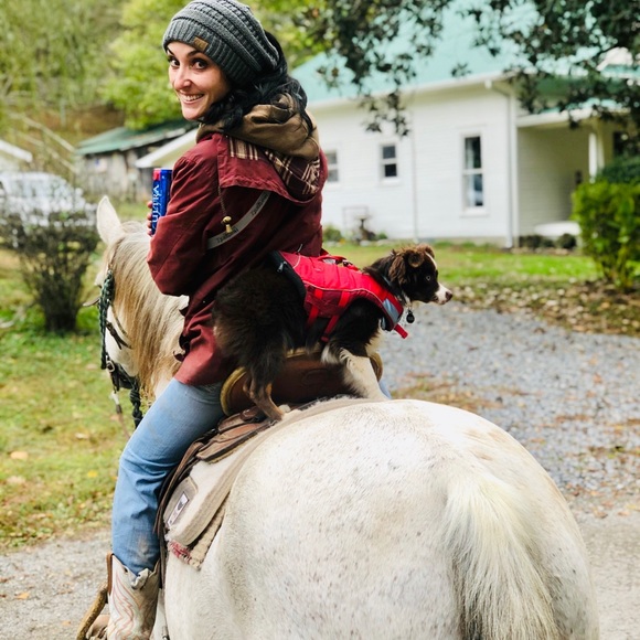 Meet your Posher, Caitlyn - Picture 1 of 1